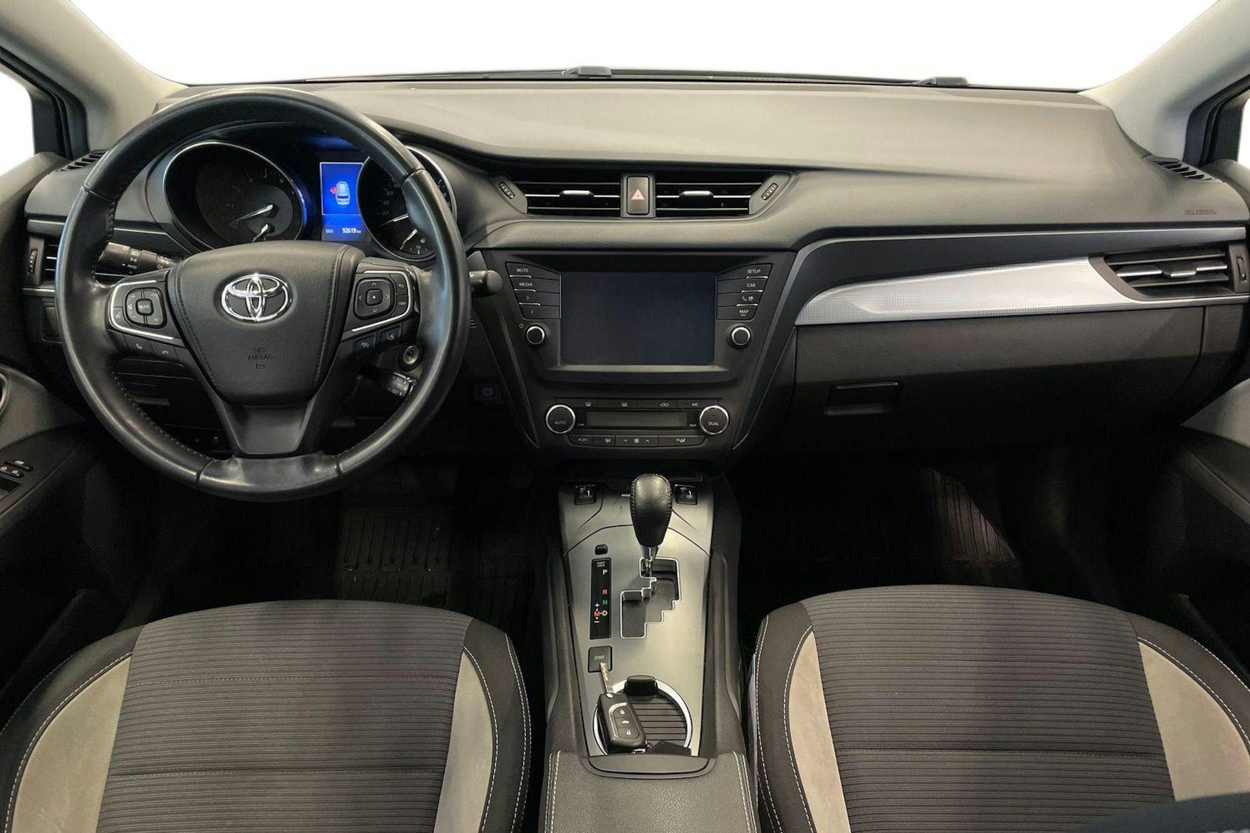 harmaa Toyota Avensis 2017 kuva 9.