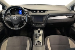 harmaa Toyota Avensis 2017 kuva 9.