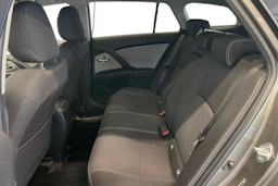 harmaa Toyota Avensis 2017 kuva 10.