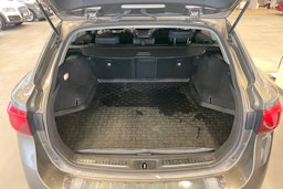 harmaa Toyota Avensis 2017 kuva 14.