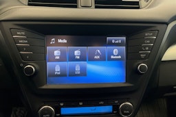 harmaa Toyota Avensis 2017 kuva 19.