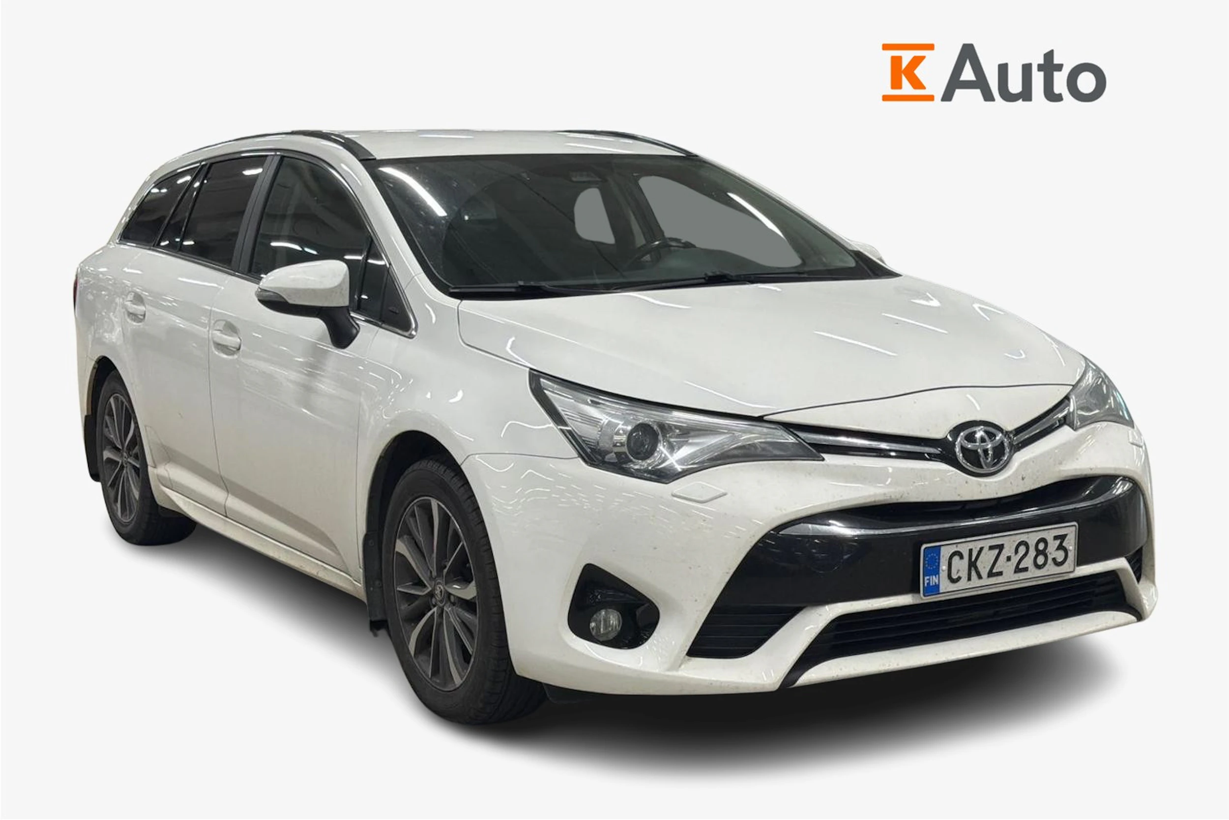 valkoinen Toyota Avensis 2017 kuva 1.