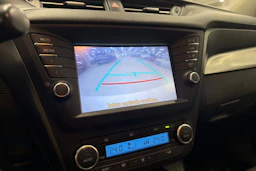 valkoinen Toyota Avensis 2017 kuva 8.