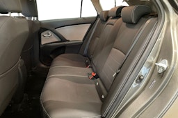 harmaa Toyota Avensis 2017 kuva 10.
