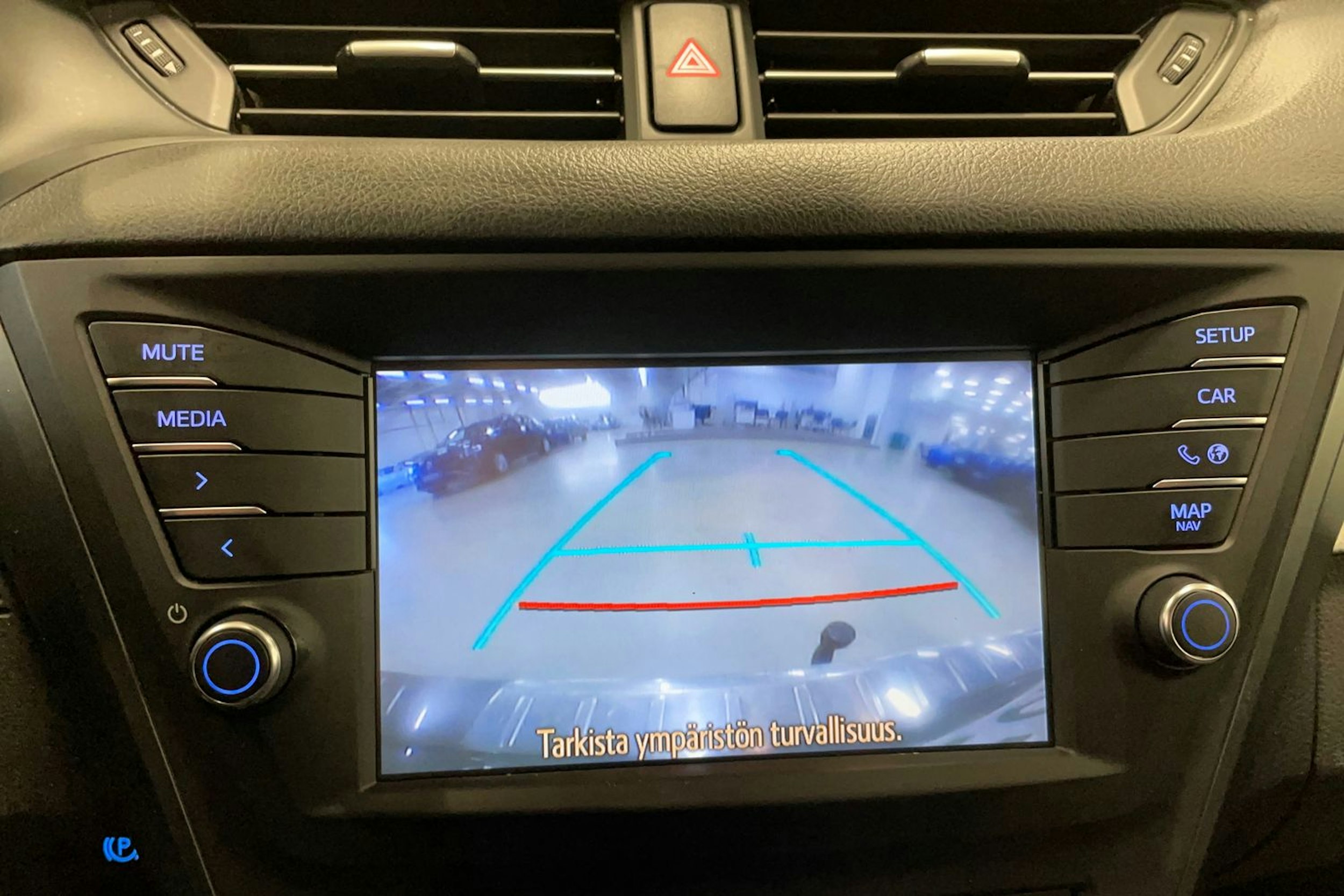 harmaa Toyota Avensis 2017 kuva 22.