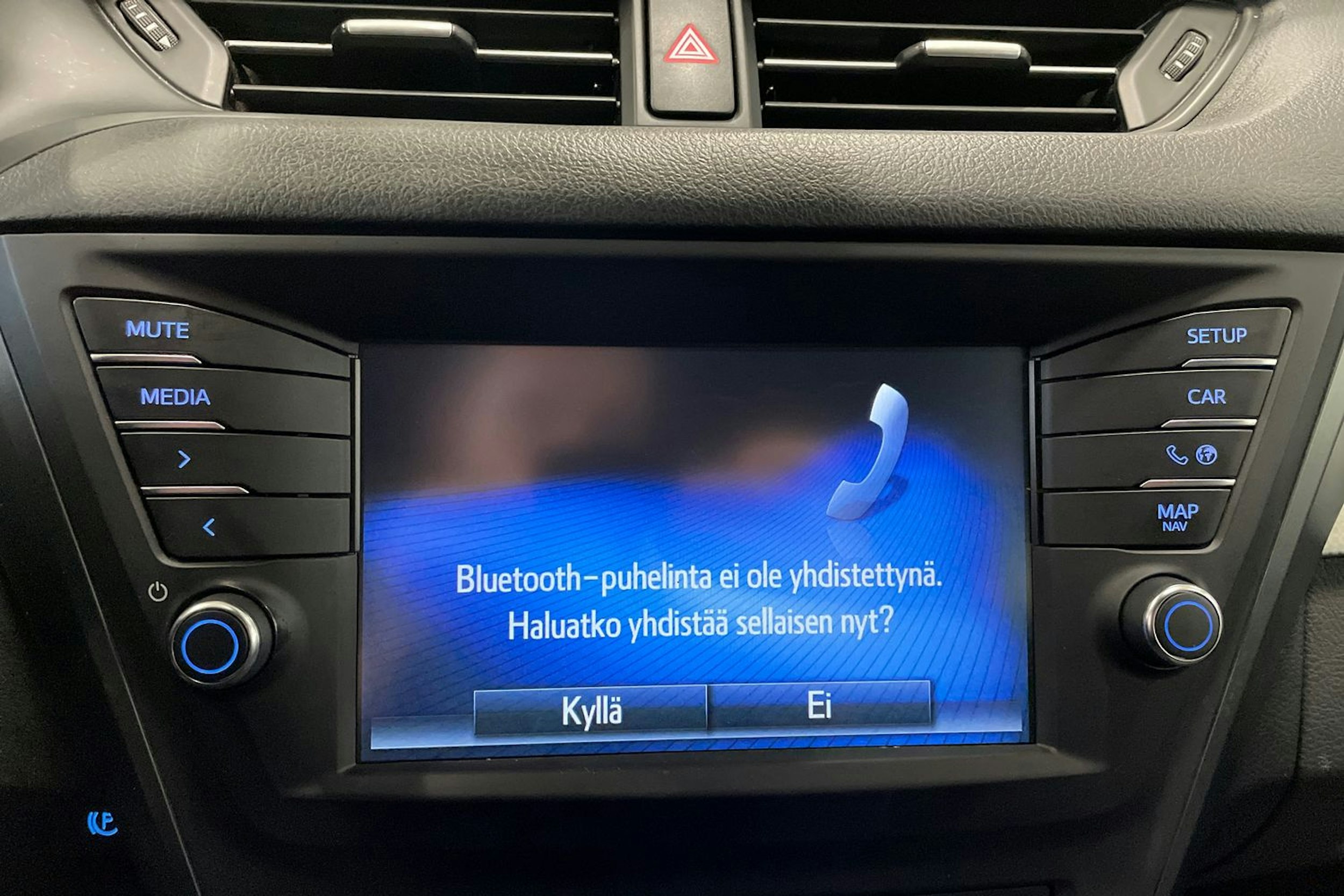 harmaa Toyota Avensis 2017 kuva 26.