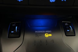 harmaa Toyota Avensis 2017 kuva 29.
