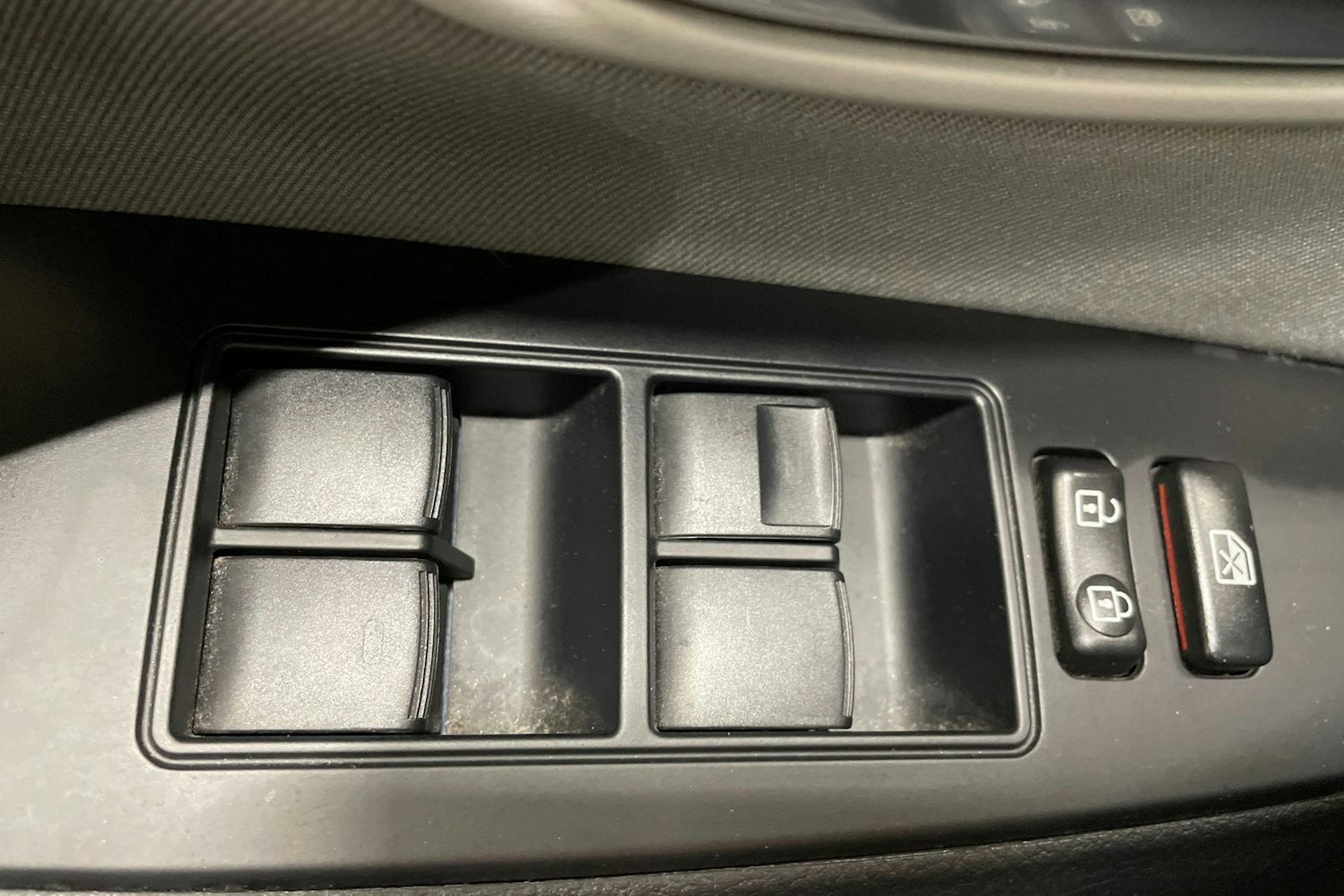 harmaa Toyota Avensis 2017 kuva 32.