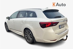 Valkoinen Toyota AVENSIS 2017 kuva 2.