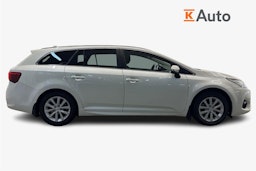 Valkoinen Toyota AVENSIS 2017 kuva 6.