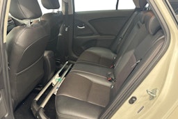 Valkoinen Toyota AVENSIS 2017 kuva 10.