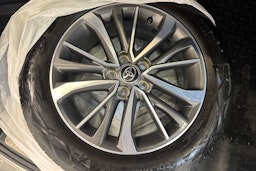 Valkoinen Toyota AVENSIS 2017 kuva 13.