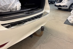 Valkoinen Toyota AVENSIS 2017 kuva 15.