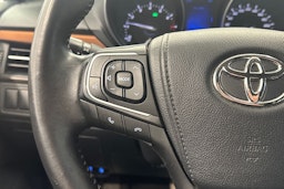 Valkoinen Toyota AVENSIS 2017 kuva 19.