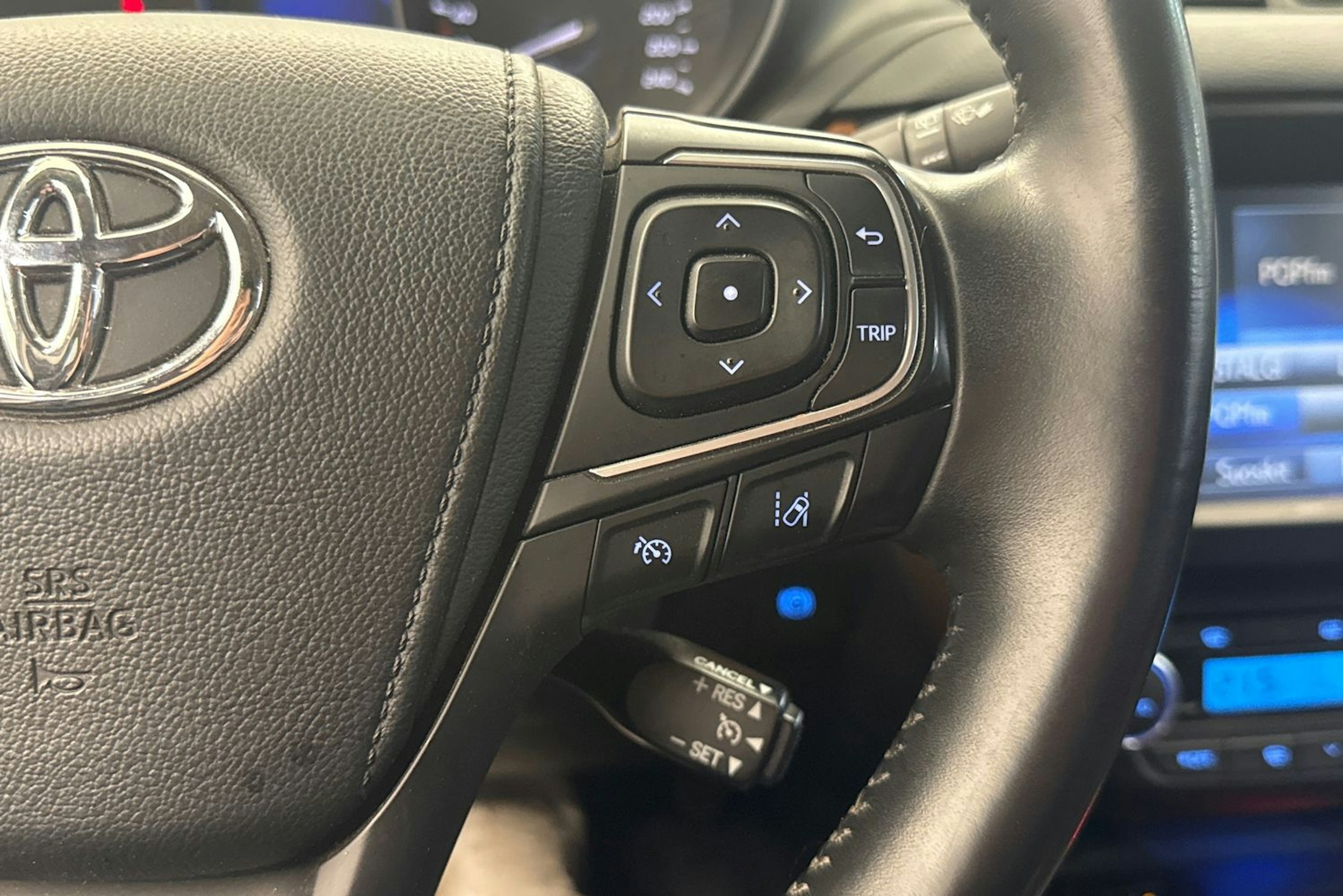 Valkoinen Toyota AVENSIS 2017 kuva 20.