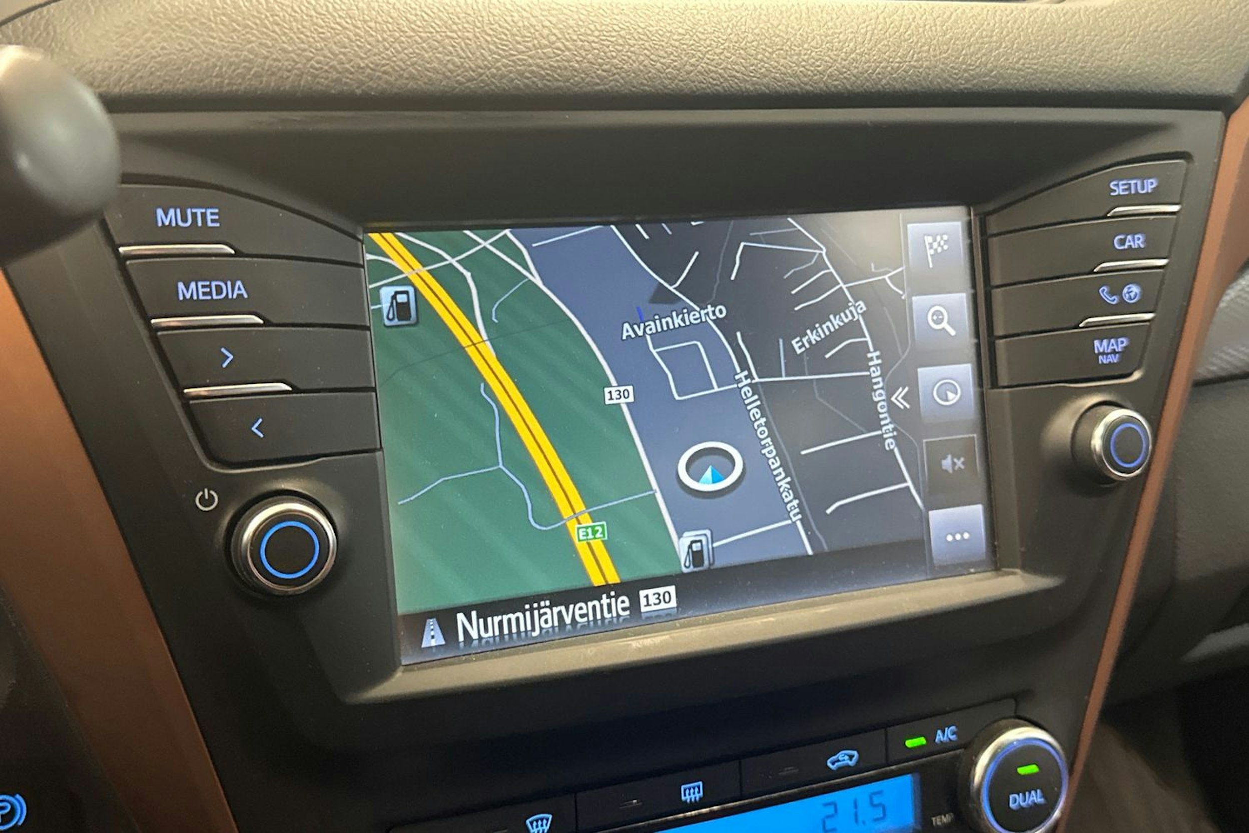 Valkoinen Toyota AVENSIS 2017 kuva 21.