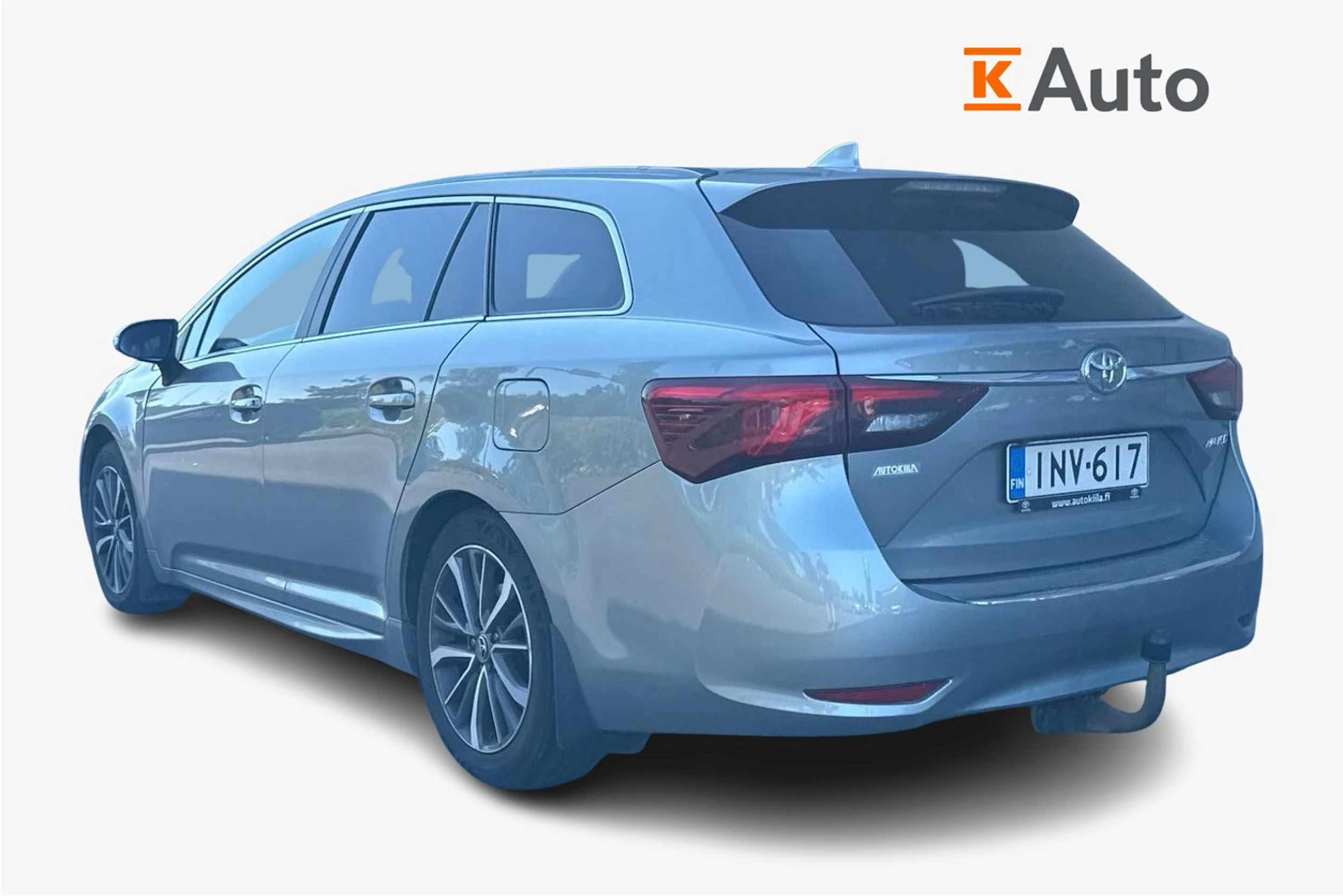 harmaa Toyota Avensis 2017 kuva 2.