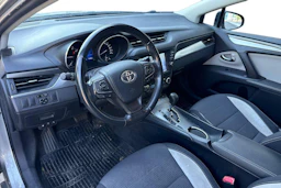 harmaa Toyota Avensis 2017 kuva 3.