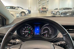 harmaa Toyota Avensis 2017 kuva 16.