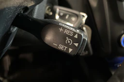 harmaa Toyota Avensis 2017 kuva 17.