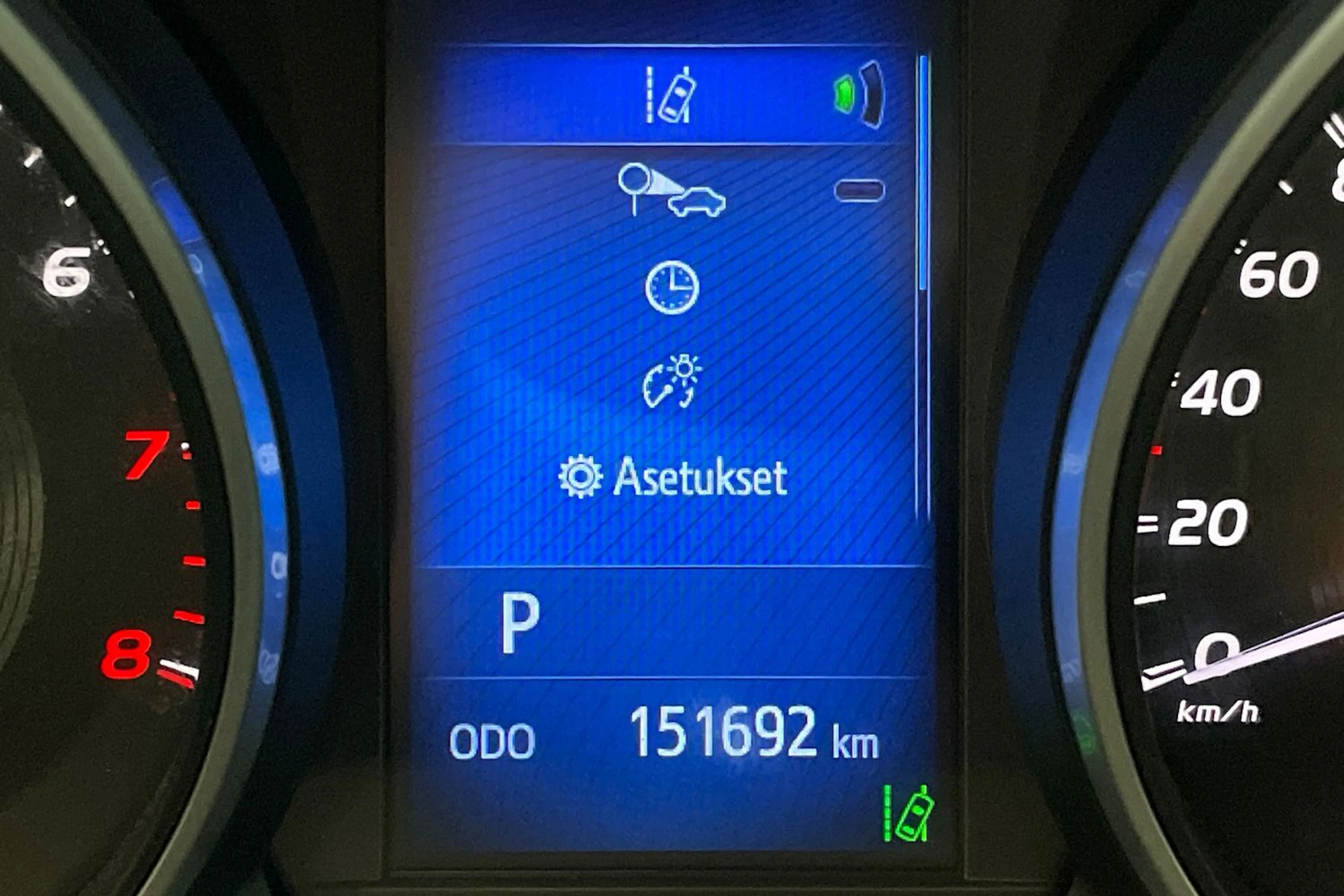 harmaa Toyota Avensis 2017 kuva 18.