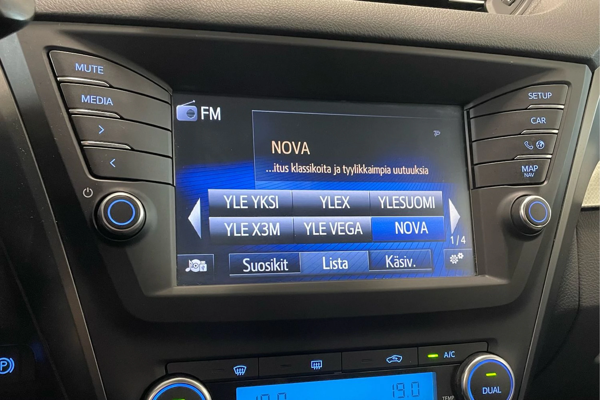 harmaa Toyota Avensis 2017 kuva 19.
