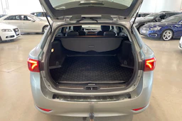 harmaa Toyota Avensis 2017 kuva 28.