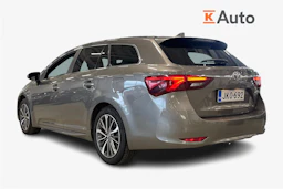 harmaa Toyota Avensis 2017 kuva 2.