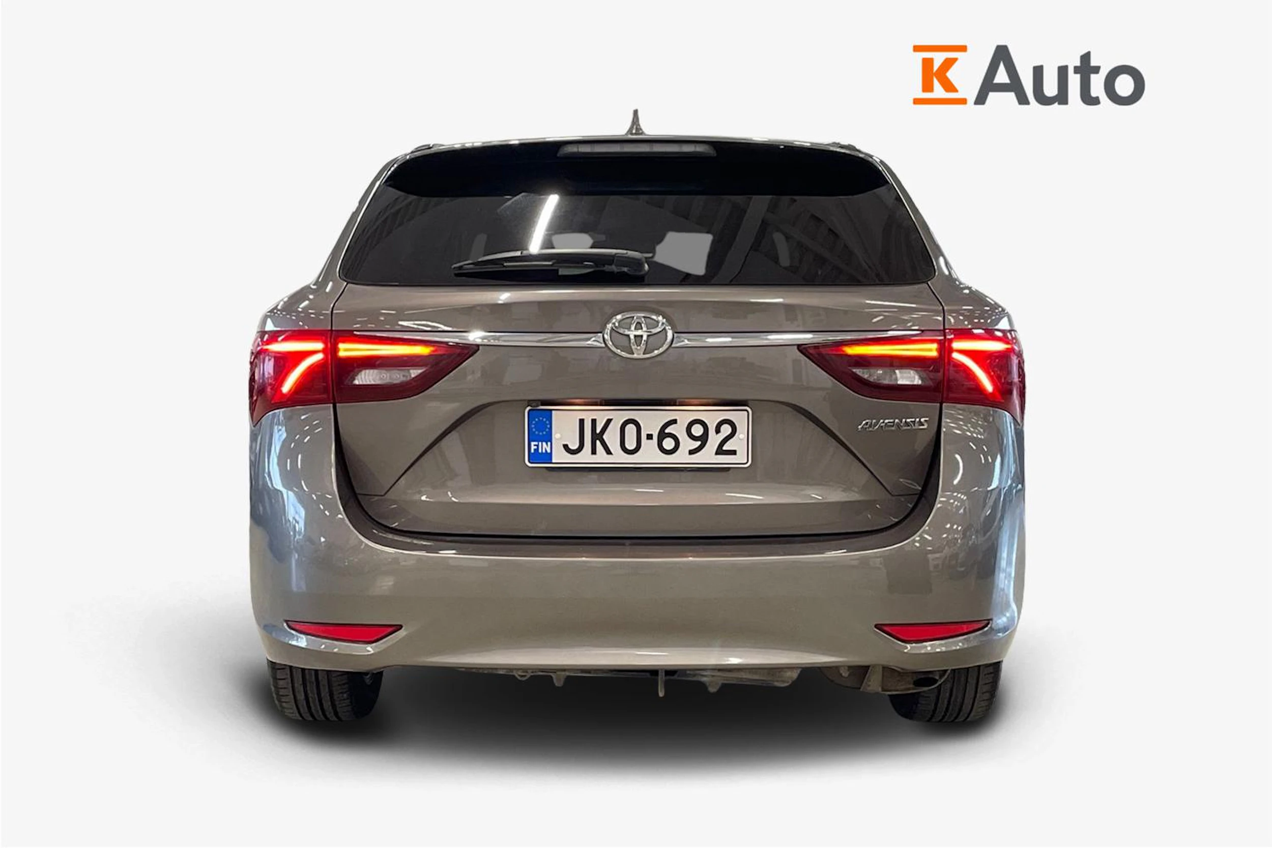 harmaa Toyota Avensis 2017 kuva 3.