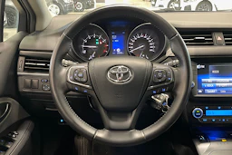 harmaa Toyota Avensis 2017 kuva 12.