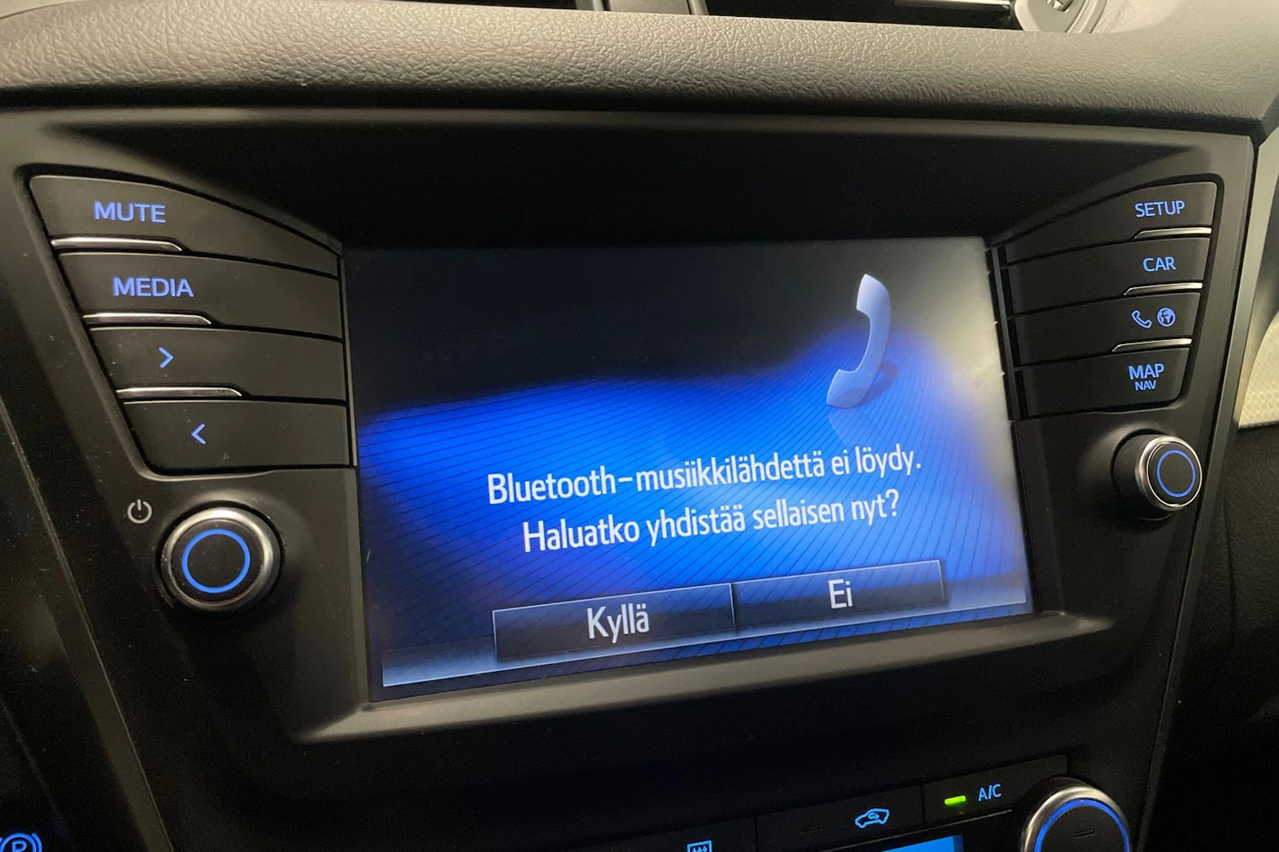 harmaa Toyota Avensis 2017 kuva 19.