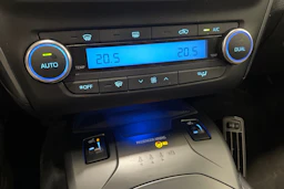 harmaa Toyota Avensis 2017 kuva 21.