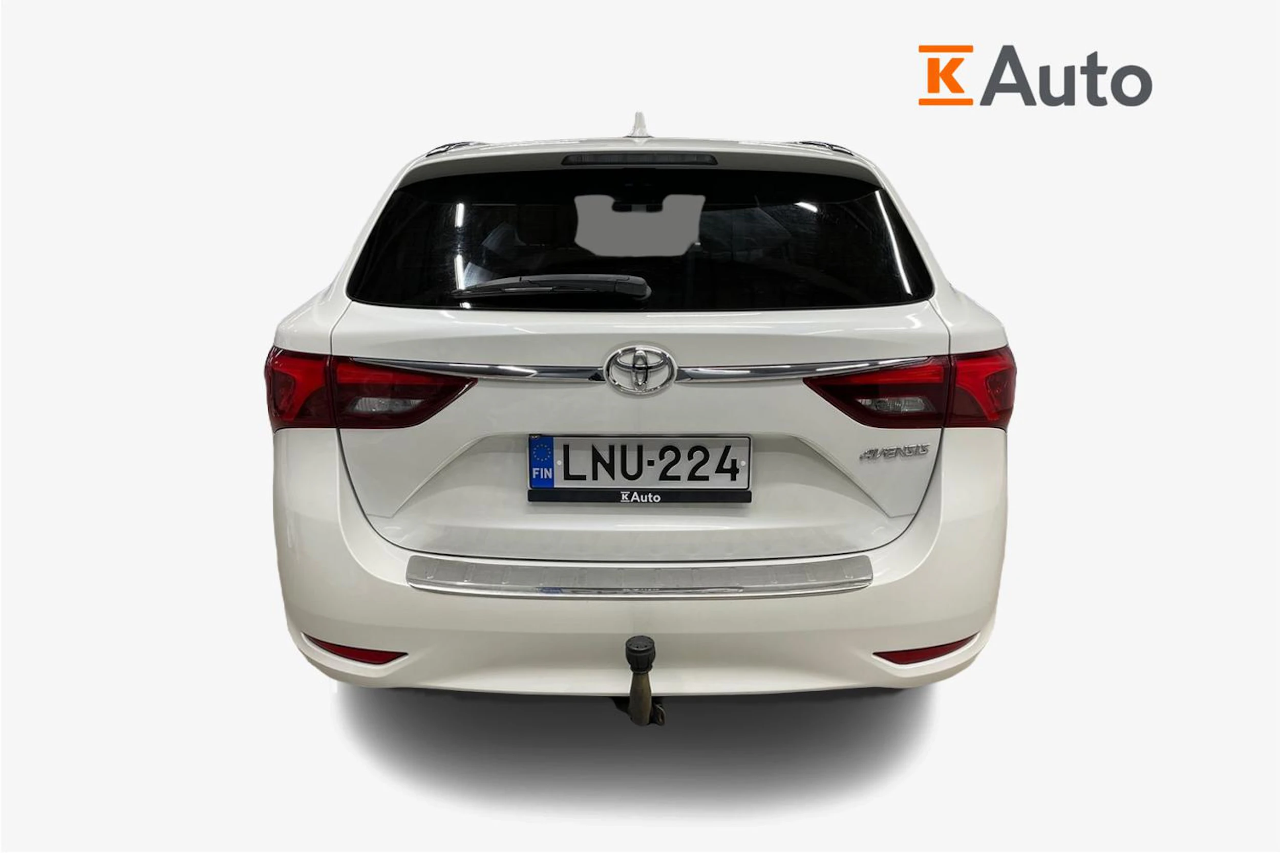 valkoinen Toyota Avensis 2017 kuva 4.