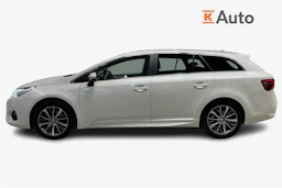 valkoinen Toyota Avensis 2017 kuva 7.