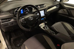 valkoinen Toyota Avensis 2017 kuva 8.