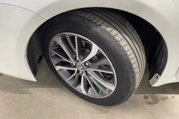 valkoinen Toyota Avensis 2017 kuva 13.