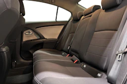harmaa Toyota Avensis 2017 kuva 8.