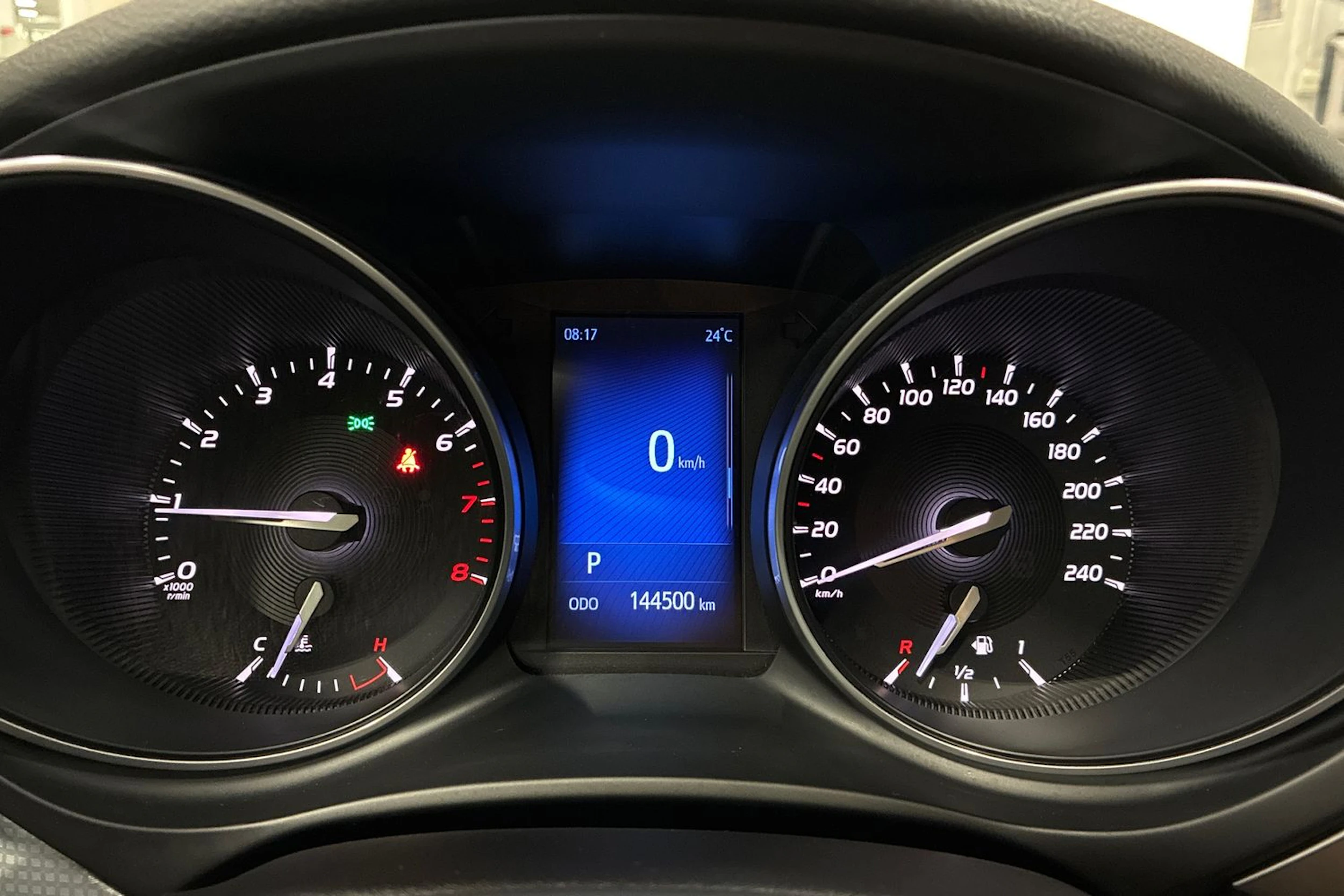 harmaa Toyota Avensis 2017 kuva 12.