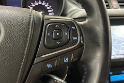 harmaa Toyota Avensis 2017 kuva 14.