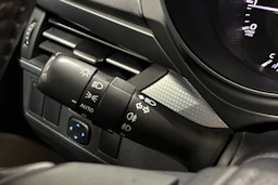 harmaa Toyota Avensis 2017 kuva 16.