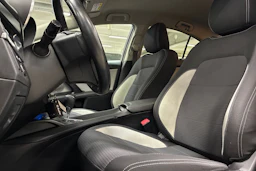 harmaa Toyota Avensis 2017 kuva 24.