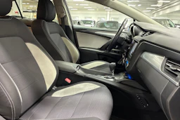 harmaa Toyota Avensis 2017 kuva 26.