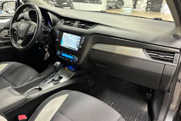 harmaa Toyota Avensis 2017 kuva 27.