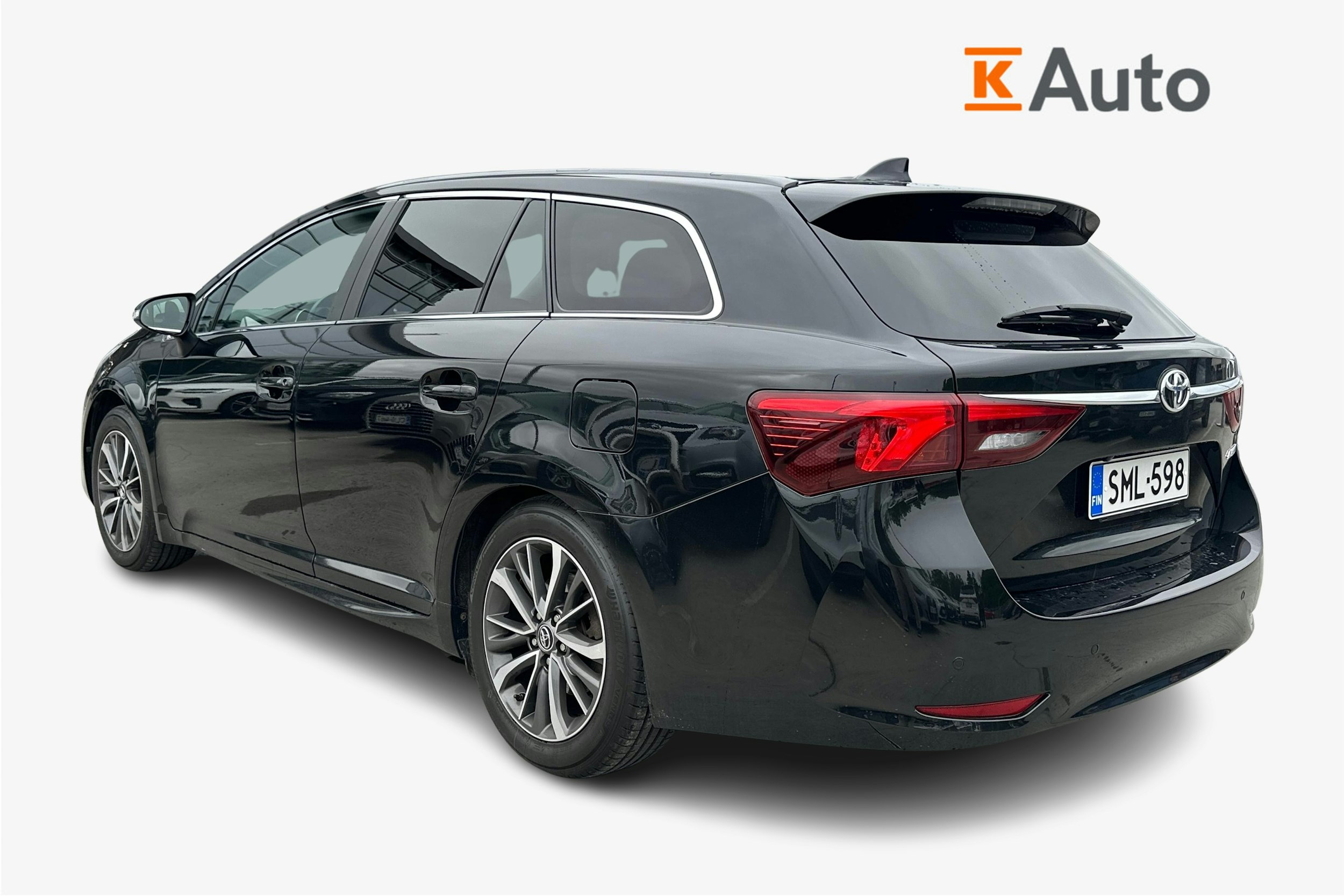 musta Toyota Avensis 2017 kuva 2.