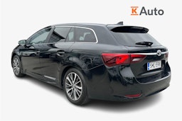 musta Toyota Avensis 2017 kuva 2.