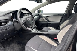 musta Toyota Avensis 2017 kuva 3.