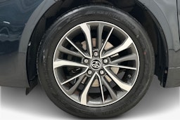 harmaa Toyota Avensis 2017 kuva 11.