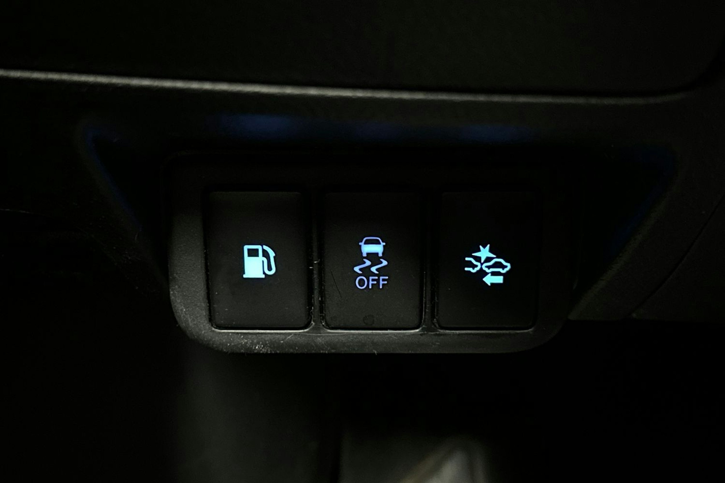 harmaa Toyota Avensis 2017 kuva 16.