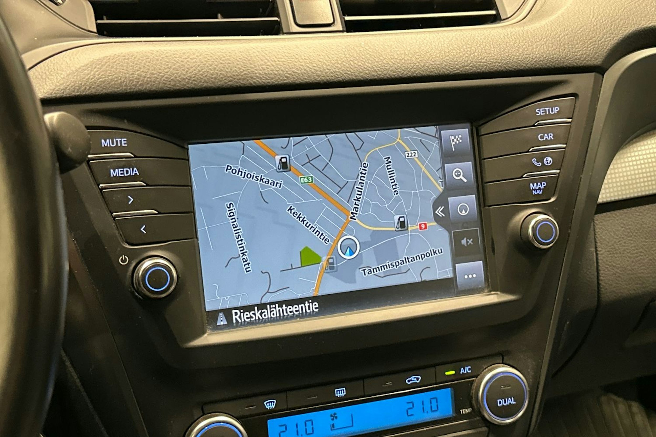 harmaa Toyota Avensis 2017 kuva 22.