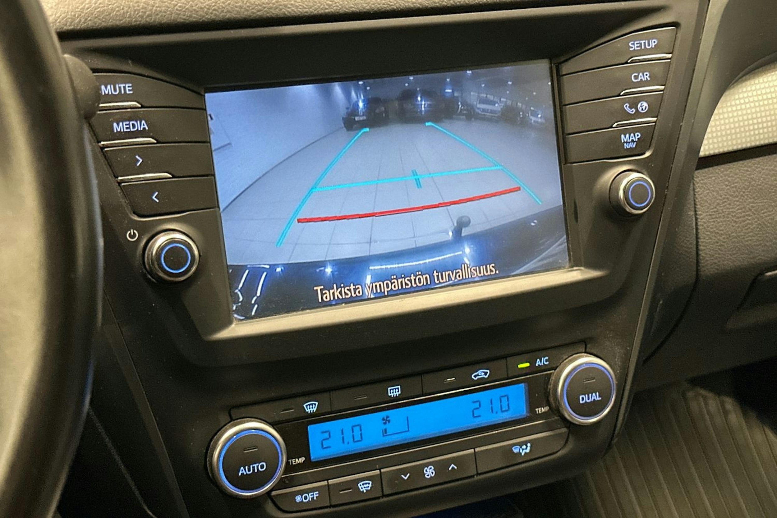 harmaa Toyota Avensis 2017 kuva 23.